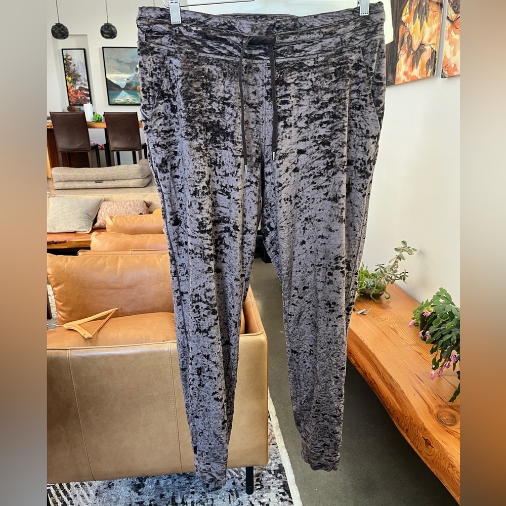 Lululemon Ready to Crush Jogger - Picture 3 of 5